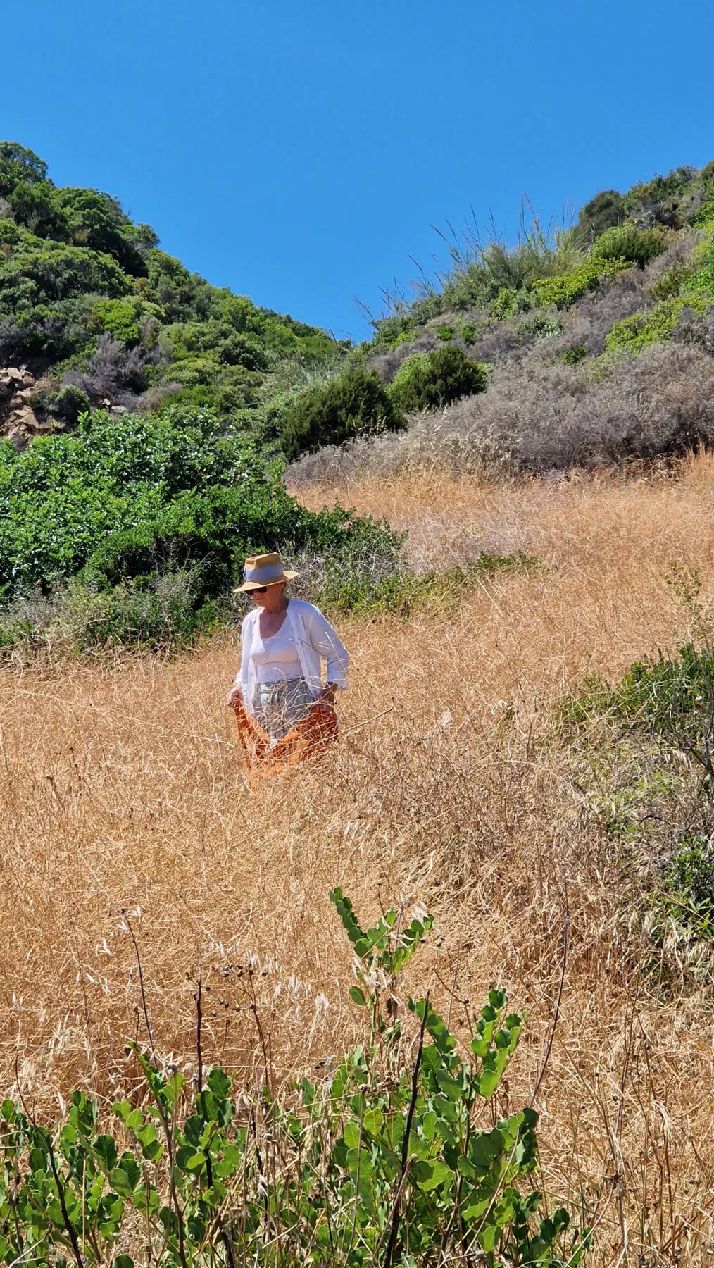 Stefanie beim Abstieg zum Selitsa Strand